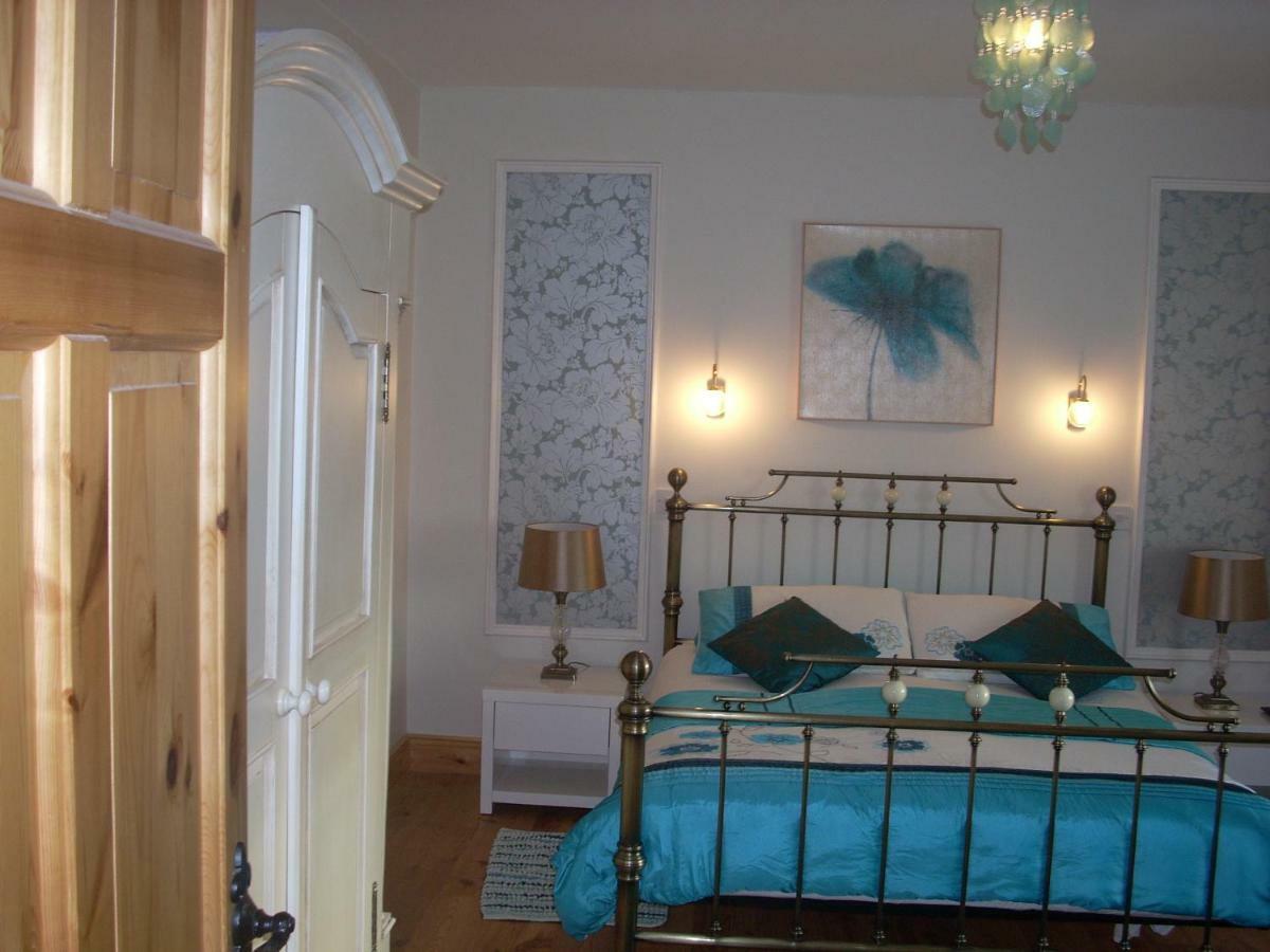 Golden Rose House Bed & Breakfast Knock  Ngoại thất bức ảnh