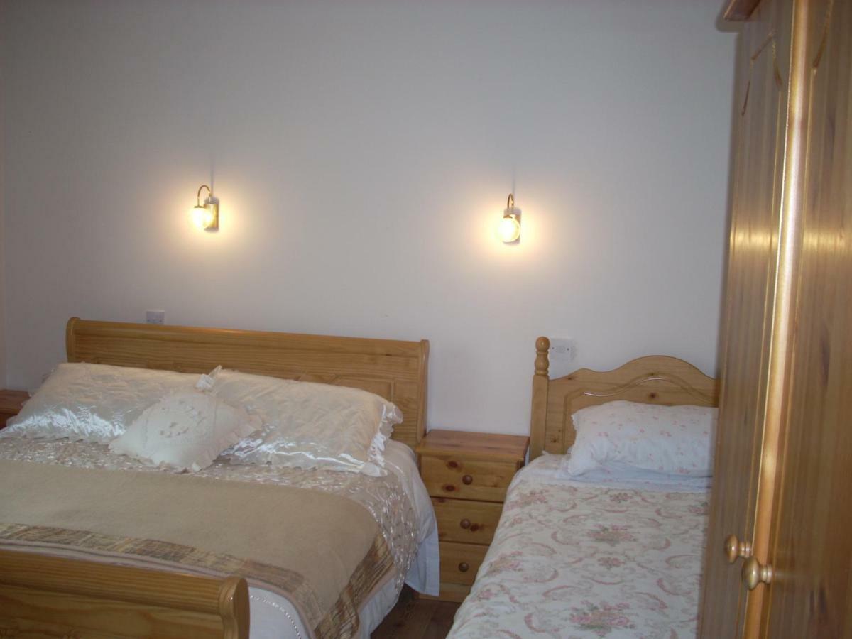 Golden Rose House Bed & Breakfast Knock  Ngoại thất bức ảnh